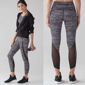 LULULEMON Pace Perfect 7/8 Tight 4 Air Time White Black